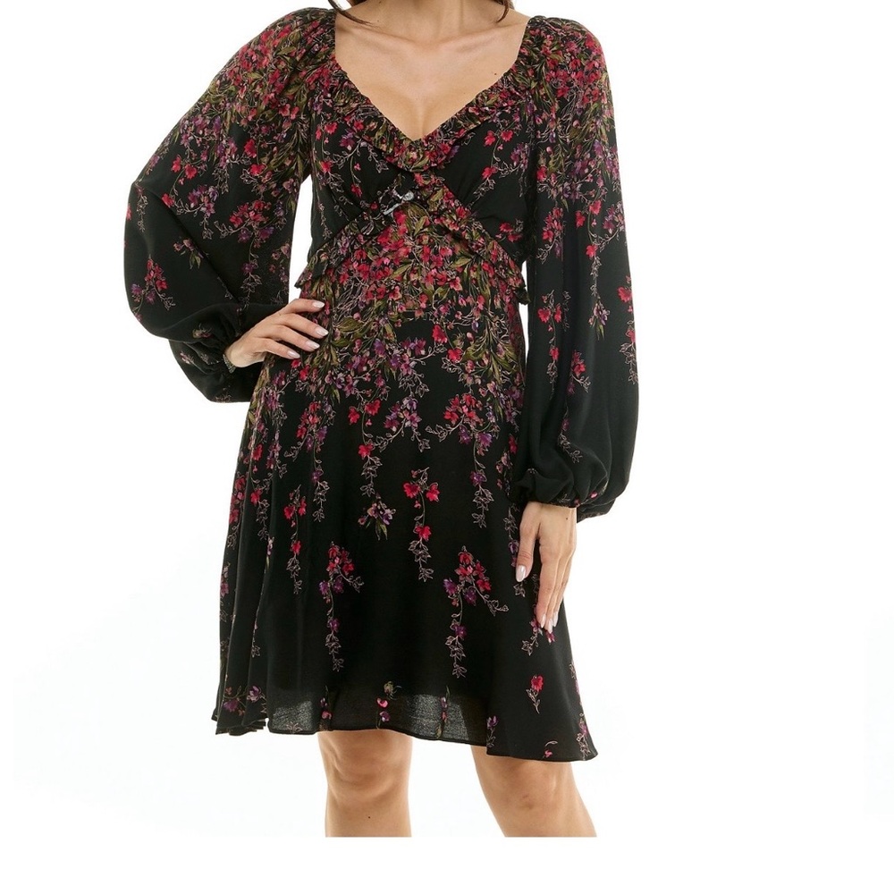 NWT Taylor Women's  Ruffled Floral  V-Neck Dress